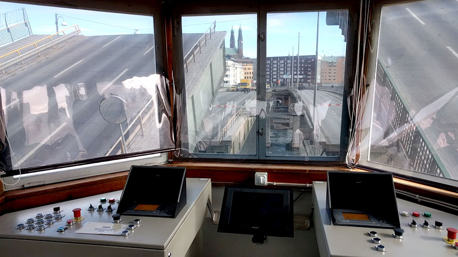Utsikt från tornet vid Liljeholmsbron vid en broöppning